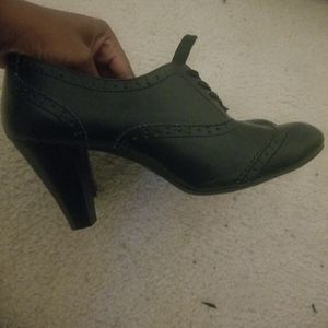 Size 13 American Eagle oxford wingtip heels